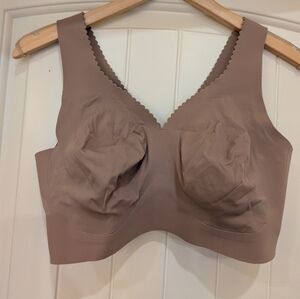 Evelyn & Bobbie - Evelyn Bra